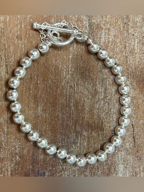 Silpada 925 Sterling Silver
Ball Bead Bracelet Toggle Safety